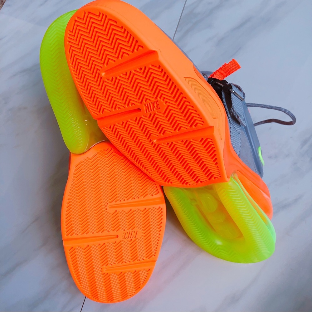 Nike Air Force 270 - Picture 8 of 8